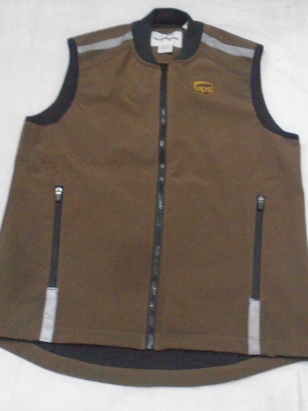UPS United Parcel Service Brown Employee Uniform Vest Full Zip Size Medium Adult